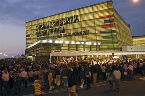 Le Festival de Cinéma d'Istanbul: une célébration vibrante du cinéma turc et mondial, où la tradition rencontre l'innovation