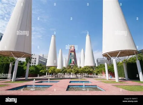 L'Exposition Universelle de Séville en 1992: Un Hommage Vibrant à l'Histoire et aux Cultures du Monde sous la Direction de l'Architecte mexicain, Universal Design Expert