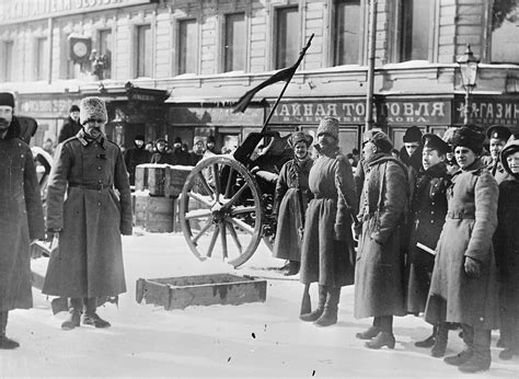 Le Coup d'État de Février: Prélude à la Révolution Russe et l'Ascension Momentanée du Prince Lvov