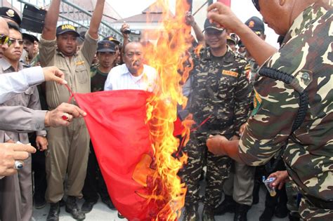 Le Massacre de Madiun; Une Révolte Communiste en Indonésie Sous la Direction du Charismatique Général Sudirman